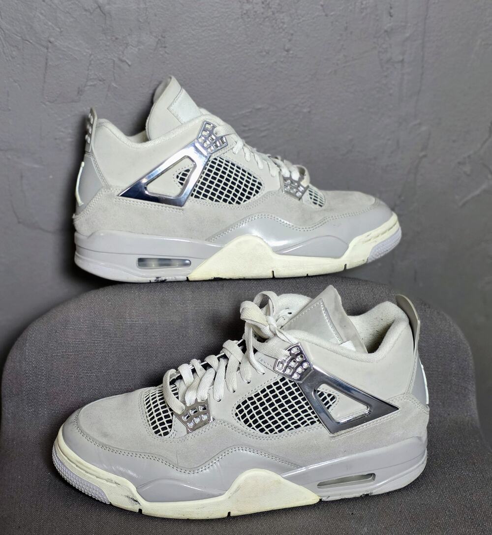 Nike Air Jordan 4 Retro Frozen Moments AQ9129-001 Womens Size 9 Pre-Owned No Box